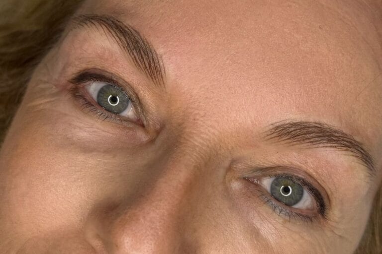 Ultra-realistische Hair Stroke Brows in Zürich – Präzise Härchenzeichnung für ein vollkommen natürliches Augenbrauen-Ergebnis.