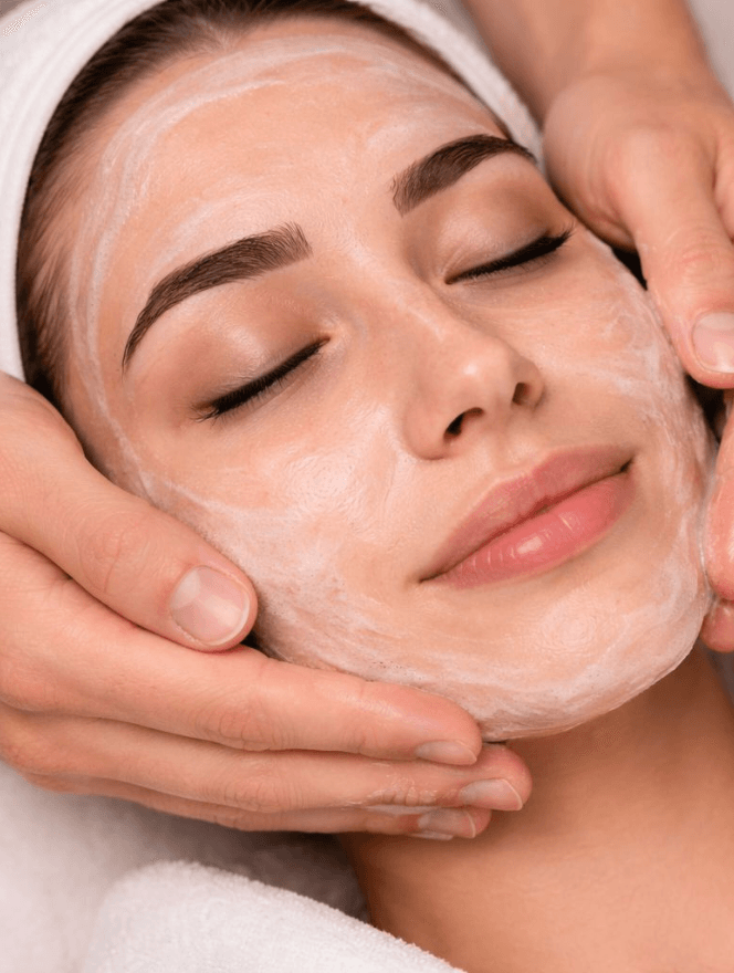 Exklusive Gesichtsbehandlungen und Glow Skin Therapy bei Skin & Brows Zürich – Für ein strahlendes und gesundes Hautbild.