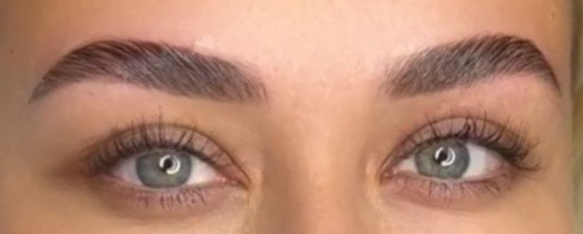 Laminierung in Zürich: Hebt, formt und fixiert Ihre Brauen für einen optischen Volumeneffekt
