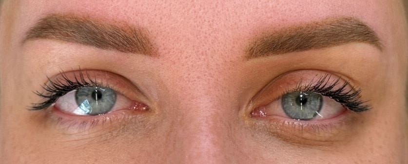Powder Brows in Zürich: Augenbrauen mit Puder-Make-up-Effekt, sanft und elegant